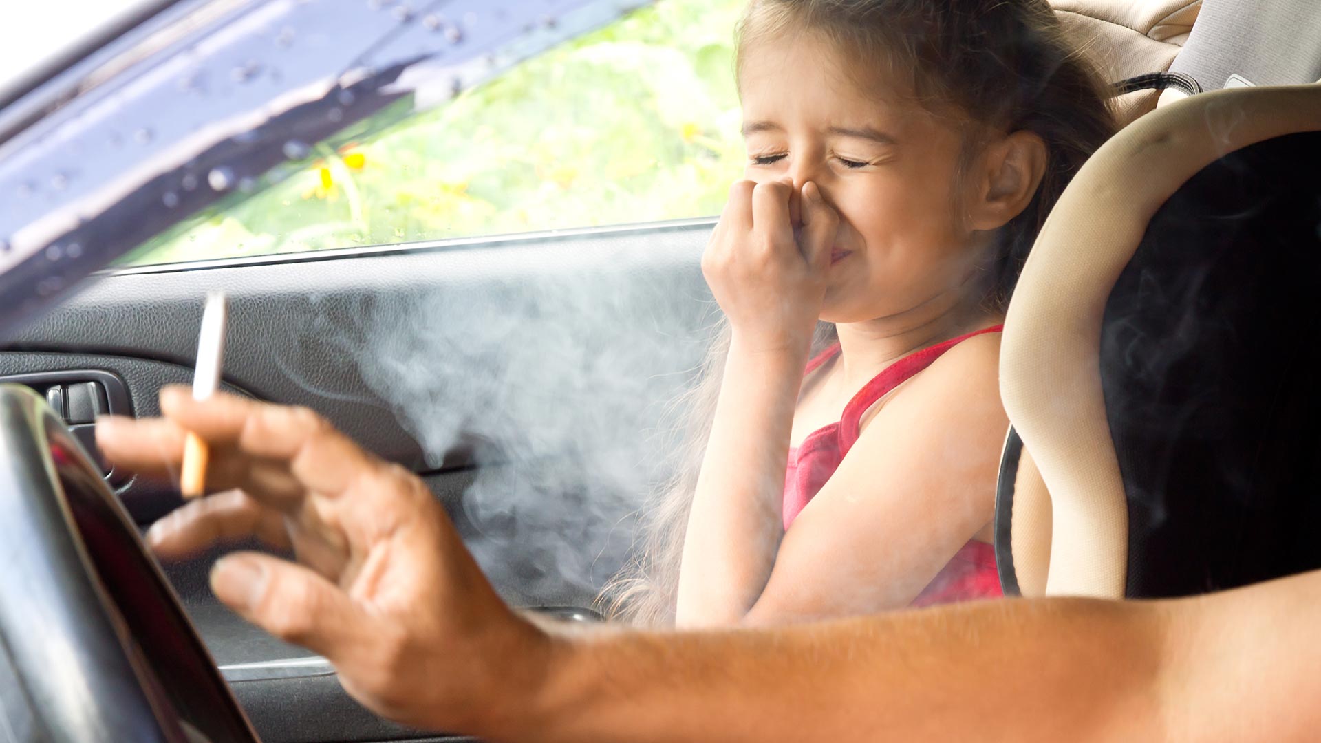Roken in auto bij kinderen verboden